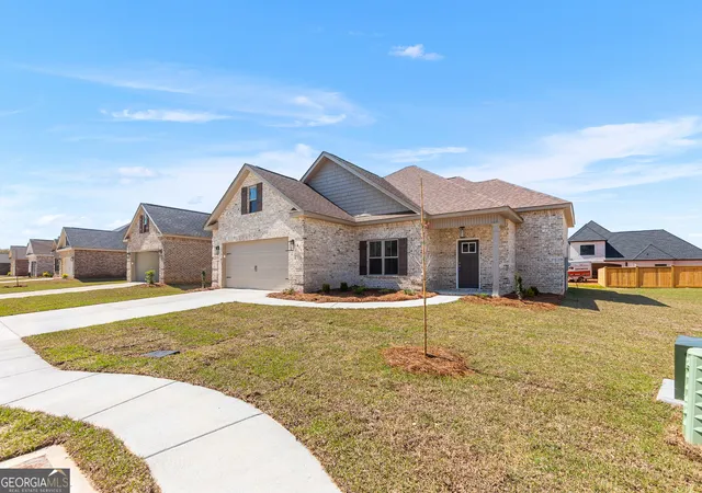Photo 4 of Sale Pending at 611 Bristleleaf Path, Kathleen, GA 31047 | MLS# 10651385 | Listing updated on 2026-03-18