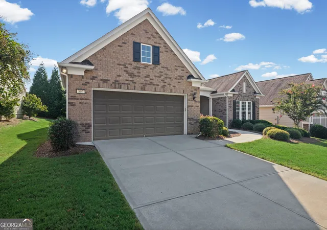 Photo 3 of Sale Pending at 807 Eagle Dr, Griffin, GA 30223 | MLS# 10828142 | Listing updated on 2026-10-04