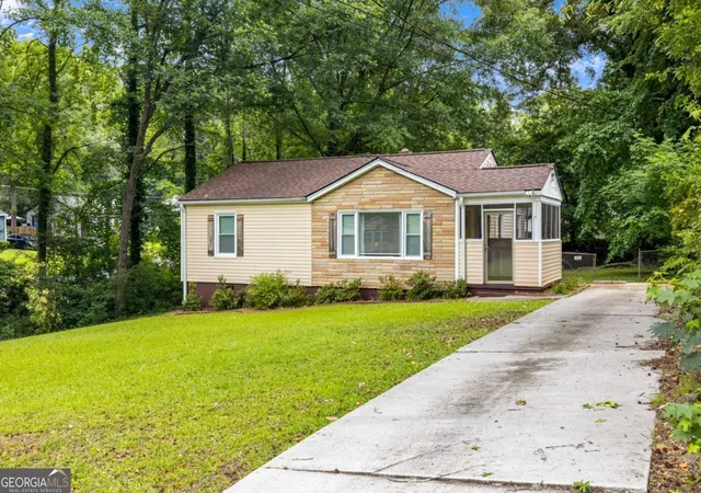 3rd image of 1764 Lee St, Decatur, GA 30035 | MLS# 10783997