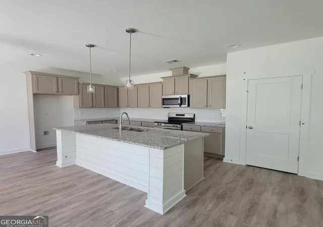 Photo 3 of Sale Pending at 118 Bramblewood Ln, Perry, GA 31069 | MLS# 10816231 | Listing updated on 2026-09-09