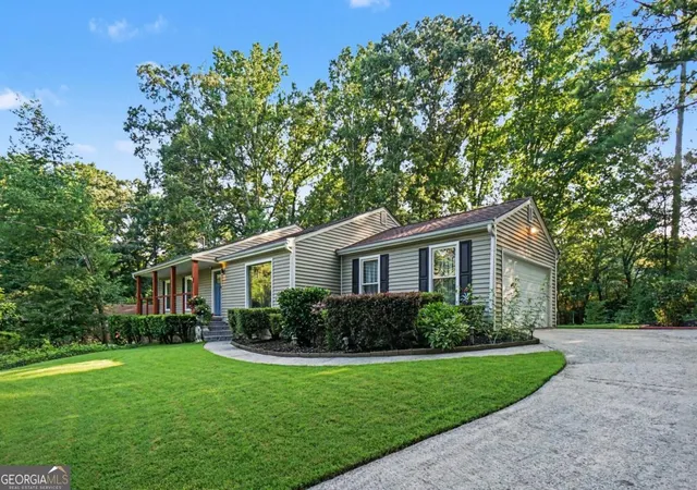 2nd image of 480 Surrey Pl, Marietta, GA 30068 | MLS# 10814304