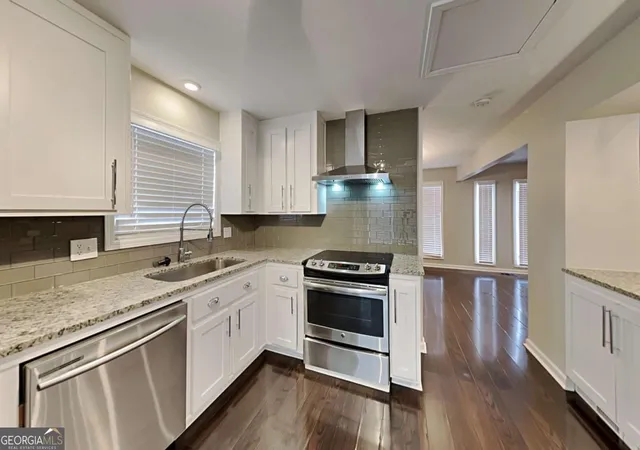 Photo 3 of Single family home for sale at 2929 Manitoba Ln, Marietta, GA 30062 | MLS# 10805804 | Listing updated on 2026-07-29