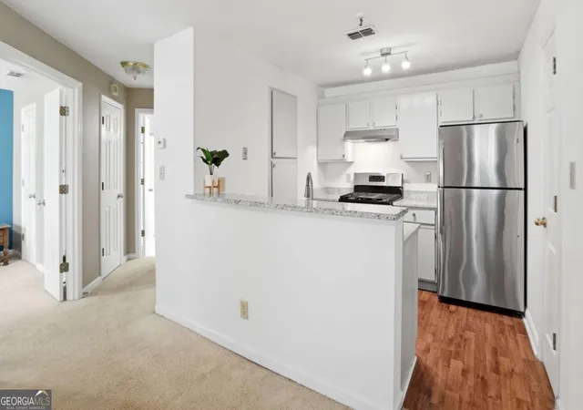 Listing Photo 4 - Condo for sale in building located at 5626 River Hts Xing SE, Marietta, GA 30067