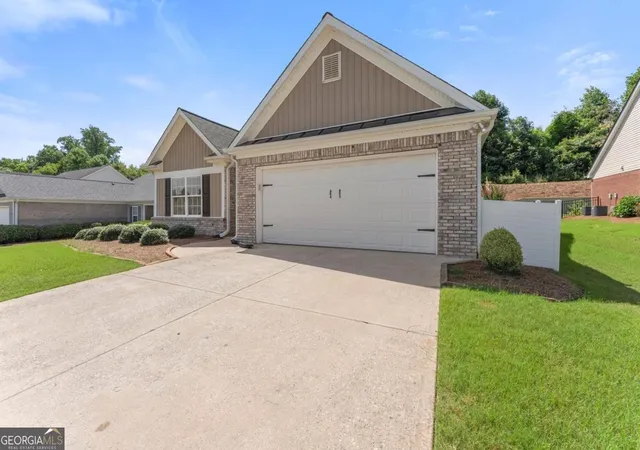 2nd image of 316 Lakeview Bend Cir, Jefferson, GA 30549 | MLS# 10789085