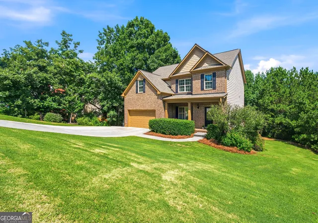 Photo 2 of Single family home for sale at 905 Maple Creek Ct, Loganville, GA 30052 | MLS# 10810084 | Listing updated on 2026-10-30