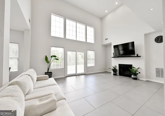 Photo 3 of Single family home for sale at 3219 Lindas Cir Se, Conyers, GA 30013 | MLS# 10770991 | Listing updated on 2026-06-27