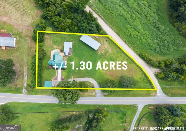 Photo 3 of Single family home for sale at 6806 Shoal Creek Rd, Clermont, GA 30527 | MLS# 10824126 | Listing updated on 2026-10-07