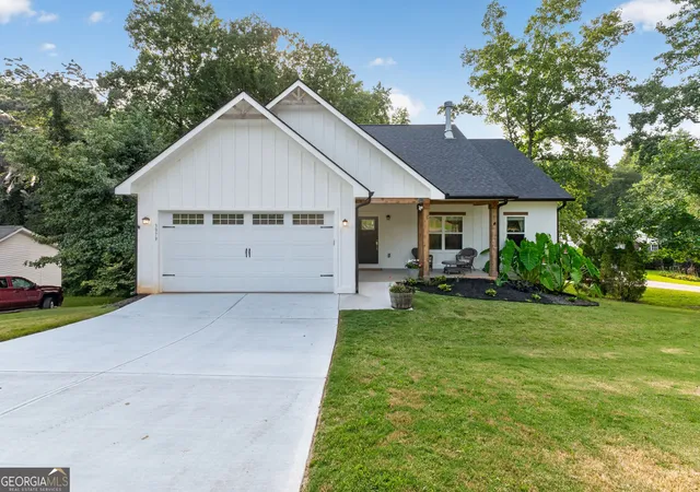 Photo 1 of Single family home for sale at 3979 Pointe N, Gainesville, GA 30506 | MLS# 10834794 | Listing updated on 2026-10-07