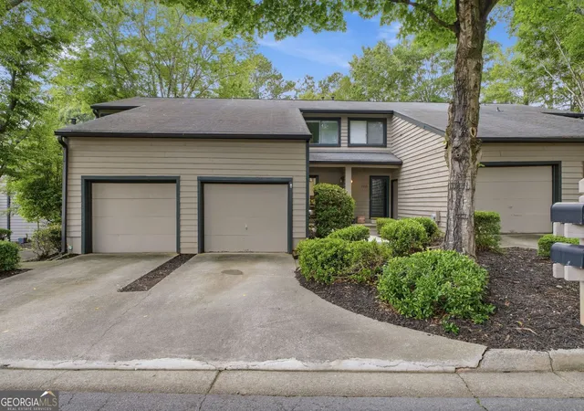 Photo 2 of Condo for sale at 5005 Gardenia Cir, Marietta, GA 30068 | MLS# 10784870 | Listing updated on 2026-09-18