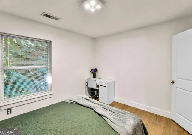 Listing Photo 2 - Condo for sale in building located at 2023 Oakview Rd Se, Atlanta, GA 30317 - Unit #222