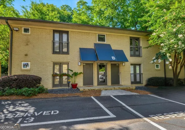 Photo 2 of Condo for sale at 2023 Oakview Rd Se #222, Atlanta, GA 30317 | MLS# 10789137 | Listing updated on 2026-08-16