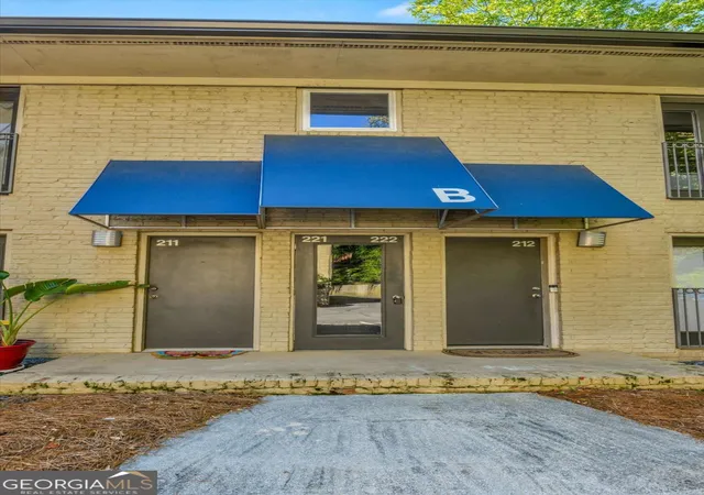 Photo 3 of Condo for sale at 2023 Oakview Rd Se #222, Atlanta, GA 30317 | MLS# 10789137 | Listing updated on 2026-09-30