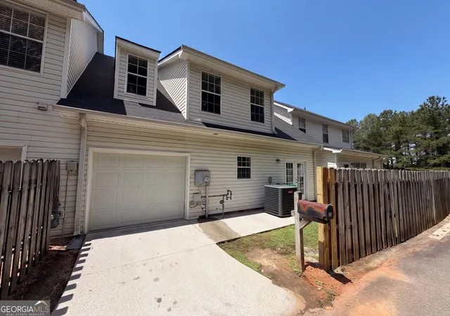 Photo 4 of Townhouse for sale at 255 C2 Morgan Rd #C2, Carrollton, GA 30116 | MLS# 10828390 | Listing updated on 2026-08-30