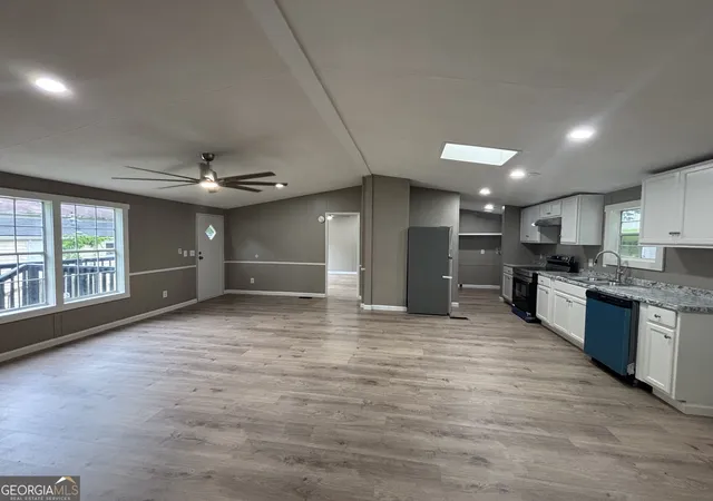 Photo 4 of Manufactured home for sale at 225 Stratford Dr, Hampton, GA 30228 | MLS# 10835770 | Listing updated on 2026-09-12