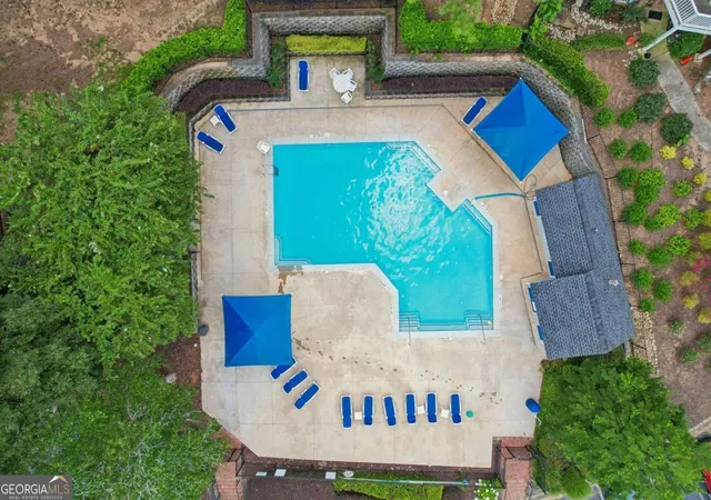 2nd image of 3940 Riverlook Pkwy SE, Marietta, GA 30067