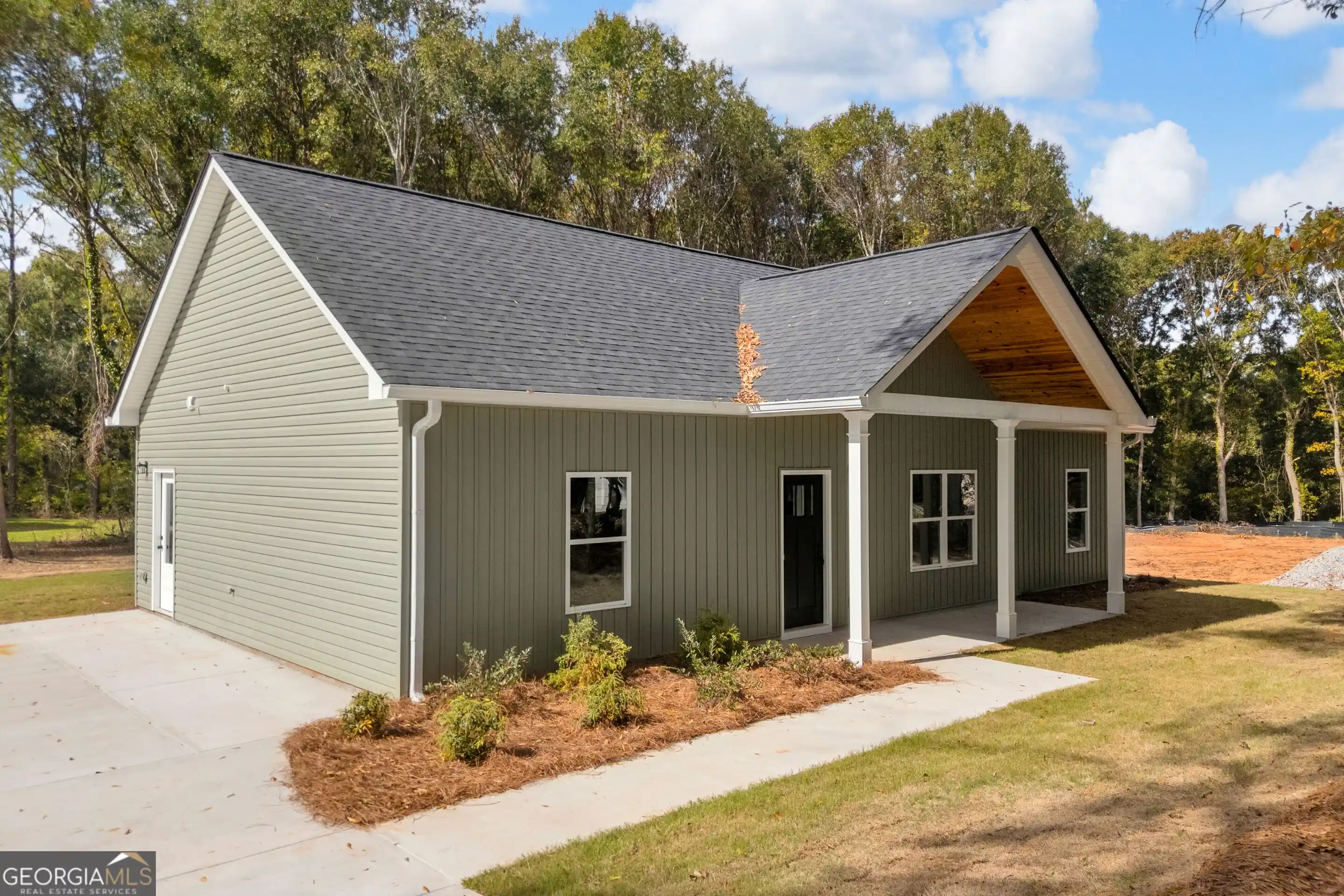 Single family home for sale at 33 Peachtree St, Hartwell, GA 30643 | MLS# 10844925