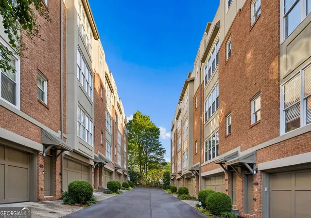 Photo 2 of Townhouse for sale at 1380 Parkview Ln Ne, Atlanta, GA 30324 | MLS# 10819834 | Listing updated on 2026-09-14