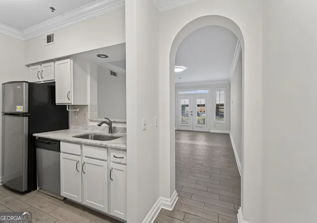 2nd image of 3777 Peachtree Rd Ne #214, Brookhaven, GA 30319 | MLS# 10819481