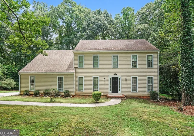 1st image of 3884 Hunting Ridge Dr Sw, Lilburn, GA 30047 | MLS# 10798376