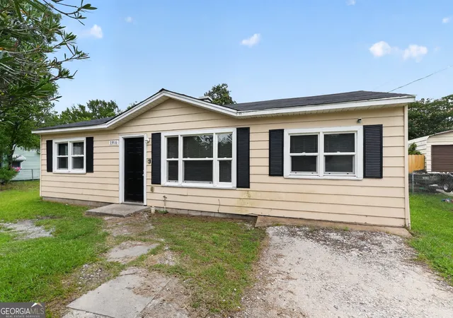 2nd image of 1916 Moore Rd, Augusta, GA 30906 | MLS# 10790771