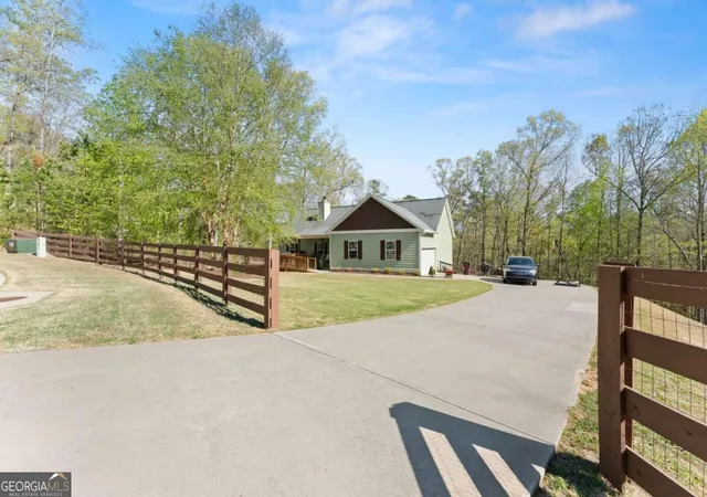 Photo 3 of Single family home for sale at 334 Old White Oak Trl, Dawsonville, GA 30534 | MLS# 10742487 | Listing updated on 2026-08-02