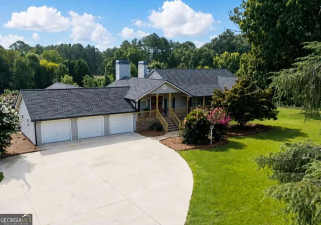 Photo 3 of Sale Pending at 3021 Old Lost Mountain Rd, Powder Springs, GA 30127 | MLS# 10824889 | Listing updated on 2026-09-16