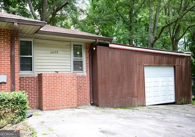 Photo 2 of Single family home for sale at 6698 Baker Dr, Lithia Springs, GA 30122 | MLS# 10808218 | Listing updated on 2026-07-31