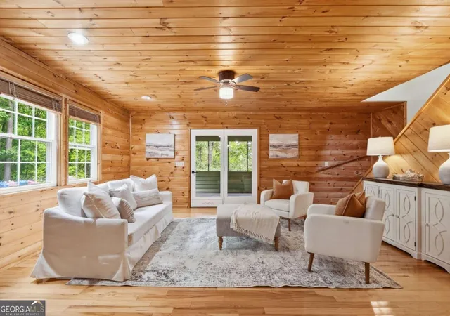 Photo 2 of Single family home for sale at 946 Laurel Cir, Blue Ridge, GA 30513 | MLS# 10802591 | Listing updated on 2026-09-09