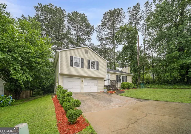 Homes for sale in Snellville, GA | 3809 Valley Brook Rd, Snellville, GA 30039 | MLS# 10783391