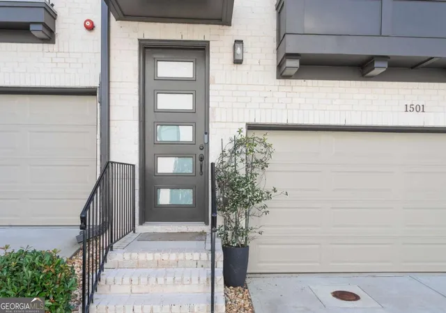 3rd image of 1501 Cobalt Dr Nw, Atlanta, GA 30318 | MLS# 10785863