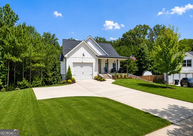 3rd image of 385 Surrey Ct, Bremen, GA 30110 | MLS# 10835143