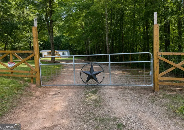 Photo 4 of Single family home for sale at 17056 Wildwood Rd, Griffin, GA 30223 | MLS# 10815964 | Listing updated on 2026-09-11