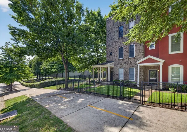 Photo 22 of Townhouse for sale at 816 Liberty Cmns Dr Nw, Atlanta, GA 30314 | MLS# 10816714 | Listing updated on 2026-09-15