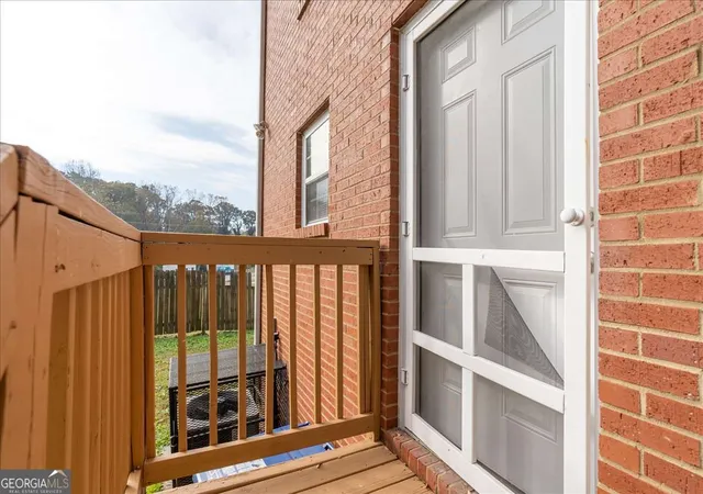 Listing Photo 2 - Condo for sale in building located at 827 Oak St NW, Atlanta, GA 30318