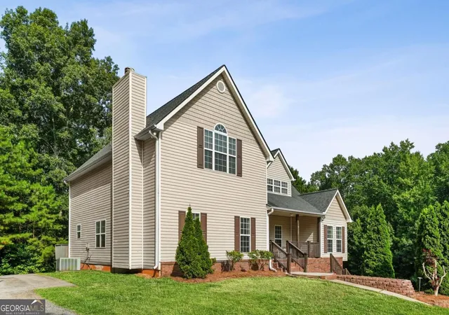 2nd image of 176 Oak Leaf Dr, Carrollton, GA 30116 | MLS# 10800173