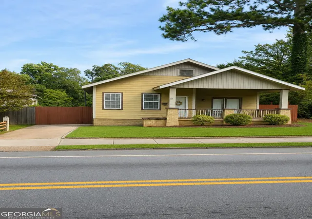 Photo 1 of Single family home for sale at 1382 Sylvan Rd Sw, Atlanta, GA 30310 | MLS# 10808844 | Listing updated on 2026-08-03