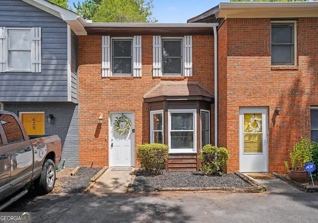 Photo 2 of Townhouse for sale at 637 Hunting Creek Ln Se, Conyers, GA 30013 | MLS# 10827036 | Listing updated on 2026-09-19