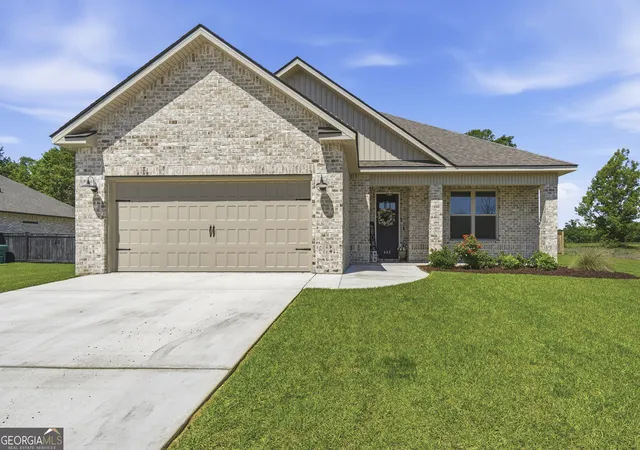 Single family home for sale at 403 Cannon Point Dr, Warner Robins, GA 31088 | MLS# 10760448 | Listing updated on 2026-05-22