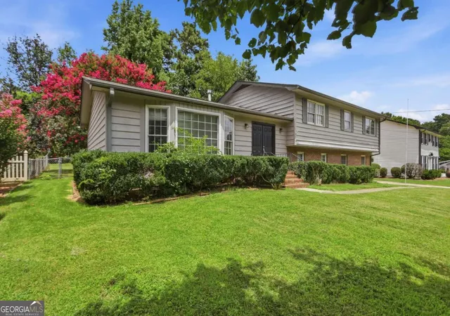 Photo 2 of Single family home for sale at 3021 Wendwood Dr, Marietta, GA 30062 | MLS# 10812395 | Listing updated on 2026-10-16
