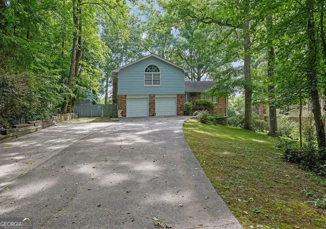 Homes for sale in Buford, GA | 4916 Oak Grove Dr, Buford, GA 30518 | MLS# 10776946