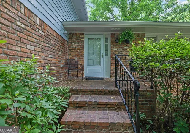 Photo 3 of Single family home for sale at 4916 Oak Grv Dr, Buford, GA 30518 | MLS# 10776946 | Listing updated on 2026-08-18
