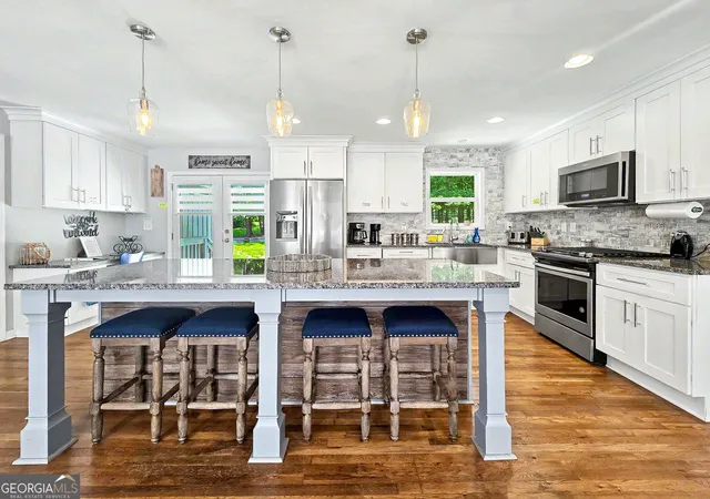Photo 3 of Single family home for sale at 935 Pine Cir, Woodstock, GA 30189 | MLS# 10824362 | Listing updated on 2026-09-19
