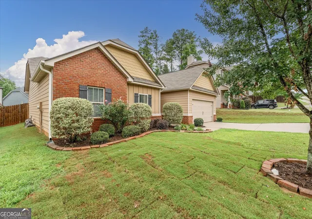 Photo 3 of Single family home for sale at 2559 Grayton Loop, Villa Rica, GA 30180 | MLS# 10807766 | Listing updated on 2026-09-13