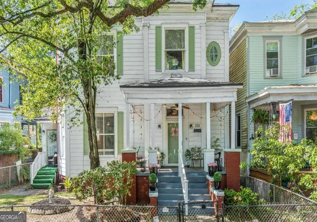 1st image of 211 W 34th St, Savannah, GA 31401 | MLS# 10738400