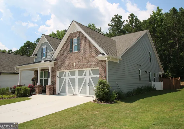Photo 2 of Single family home for sale at 560 Plainfield St, Fayetteville, GA 30215 | MLS# 10807913 | Listing updated on 2026-08-10