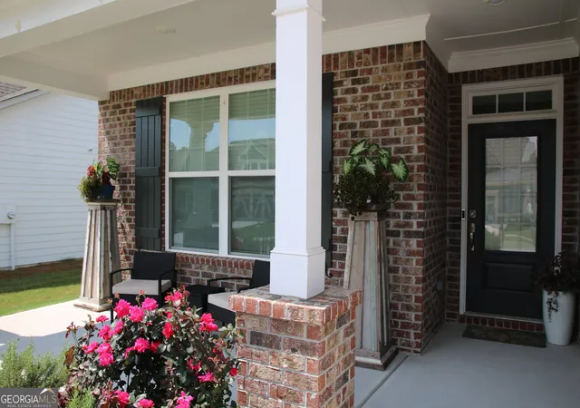 Photo 3 of Single family home for sale at 560 Plainfield St, Fayetteville, GA 30215 | MLS# 10807913 | Listing updated on 2026-08-10