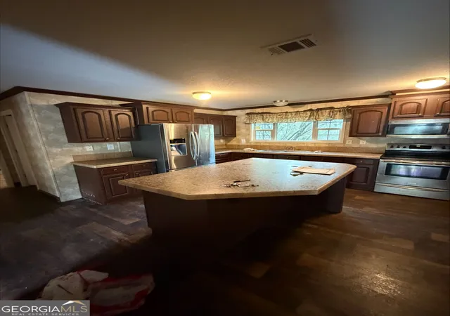 Photo 9 of Manufactured home for sale at 124 Tanglewood Dr, Albany, GA 31705 | MLS# 10817521 | Listing updated on 2026-08-16