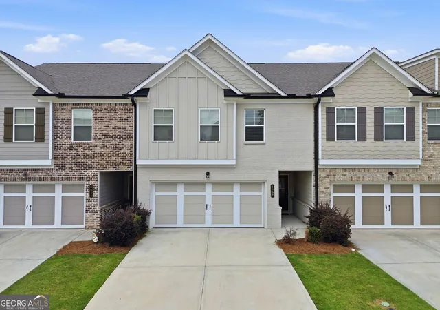 Townhouse for sale at 5052 Silver Fox Rd, Oakwood, GA 30566 | MLS# 10806598