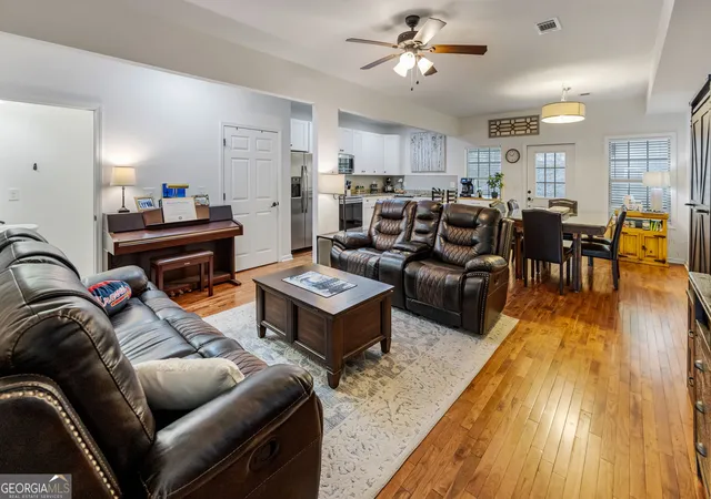 Photo 2 of Townhouse for sale at 190 Towne Villas Dr, Jasper, GA 30143 | MLS# 10823664 | Listing updated on 2026-09-14