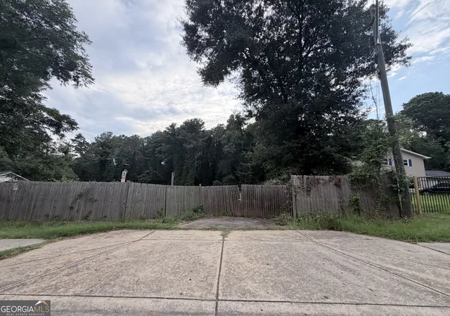 13th image of 879 S Hairston Rd, Stone Mountain, GA 30088 | MLS# 10809877